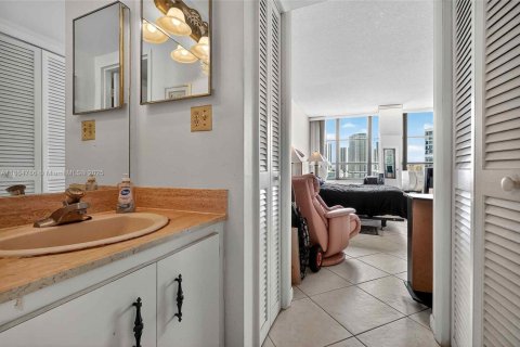 Copropriété à vendre à Hallandale Beach, Floride: 1 chambre, 76.92 m2 № 1898036 - photo 8