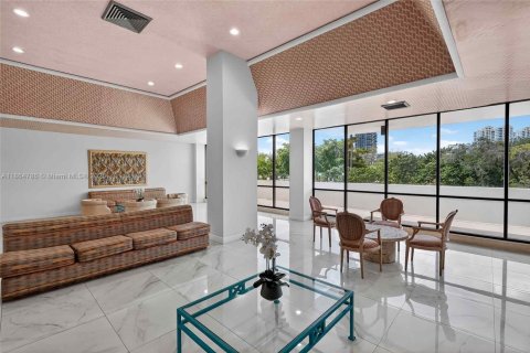 Copropriété à vendre à Hallandale Beach, Floride: 1 chambre, 76.92 m2 № 1898036 - photo 15