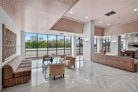 Copropriété à vendre à Hallandale Beach, Floride: 1 chambre, 76.92 m2 № 1898036 - photo 16