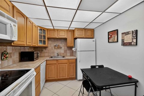Copropriété à vendre à Hallandale Beach, Floride: 1 chambre, 76.92 m2 № 1898036 - photo 20
