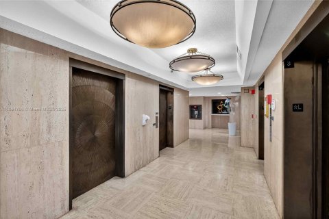 Copropriété à vendre à Hallandale Beach, Floride: 1 chambre, 76.92 m2 № 1898036 - photo 17