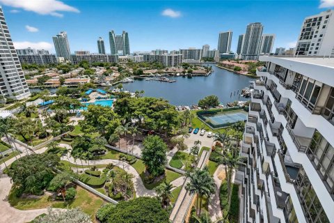 Copropriété à vendre à Hallandale Beach, Floride: 1 chambre, 76.92 m2 № 1898036 - photo 1