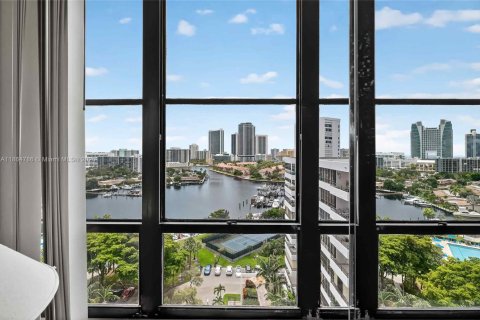 Copropriété à vendre à Hallandale Beach, Floride: 1 chambre, 76.92 m2 № 1898036 - photo 10