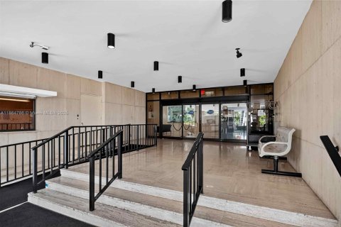 Copropriété à vendre à Hallandale Beach, Floride: 1 chambre, 76.92 m2 № 1898036 - photo 3
