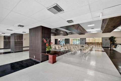 Copropriété à vendre à Hallandale Beach, Floride: 1 chambre, 76.92 m2 № 1898036 - photo 14