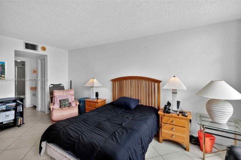 Copropriété à vendre à Hallandale Beach, Floride: 1 chambre, 76.92 m2 № 1898036 - photo 22