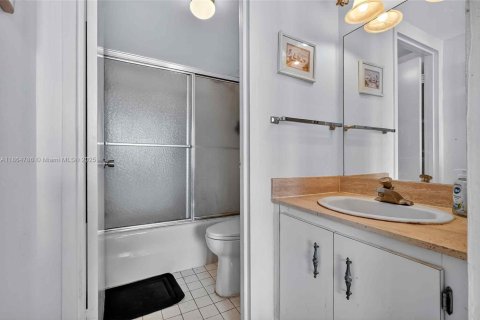 Copropriété à vendre à Hallandale Beach, Floride: 1 chambre, 76.92 m2 № 1898036 - photo 24