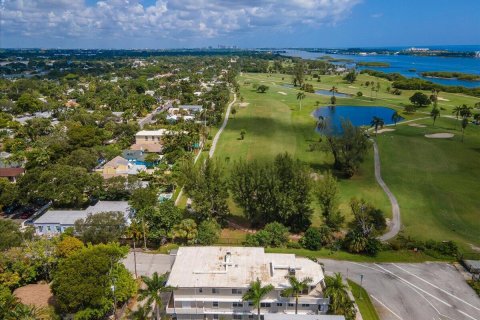 Condo in Lake Worth, Florida, 2 bedrooms  № 1182278 - photo 1