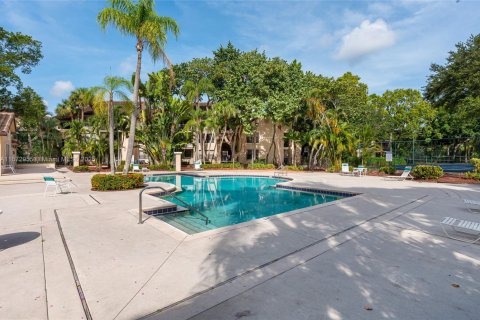 Condo in Pompano Beach, Florida, 1 bedroom  № 1897872 - photo 1