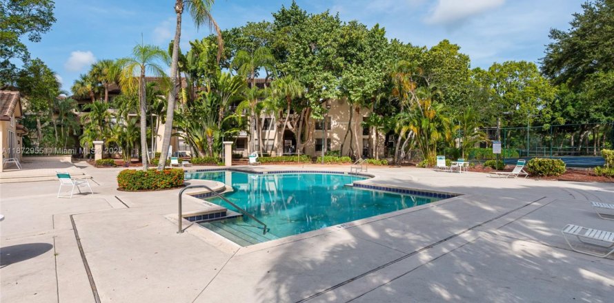 Condo in Pompano Beach, Florida, 1 bedroom  № 1897872