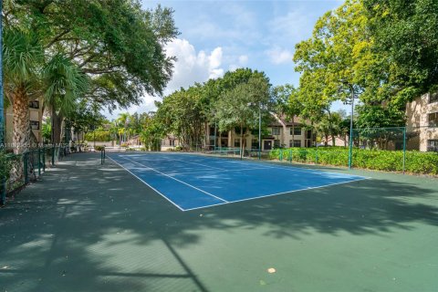Condo in Pompano Beach, Florida, 1 bedroom  № 1897872 - photo 2