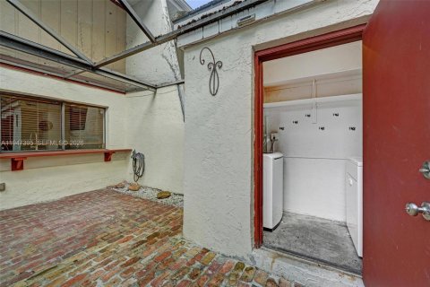 Townhouse in Hollywood, Florida 3 bedrooms, 152.36 sq.m. № 2003837 - photo 21