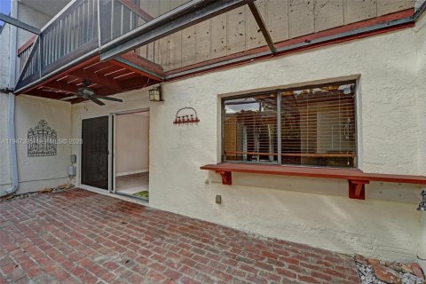 Townhouse in Hollywood, Florida 3 bedrooms, 152.36 sq.m. № 2003837 - photo 19