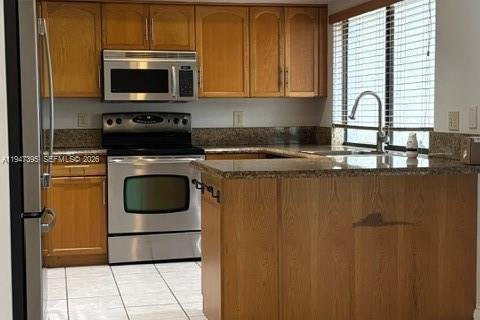 Townhouse in Hollywood, Florida 3 bedrooms, 152.36 sq.m. № 2003837 - photo 4