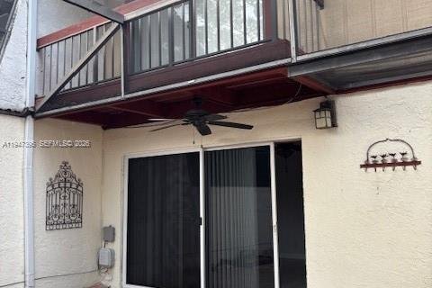 Townhouse in Hollywood, Florida 3 bedrooms, 152.36 sq.m. № 2003837 - photo 12