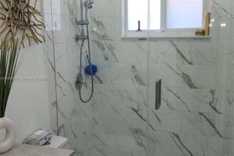 Снять в аренду виллу или дом в Майами, Флорида 2 спальни, 69.68м2, № 1992109 - фото 14