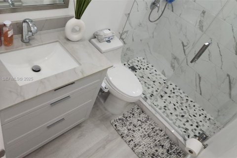 Снять в аренду виллу или дом в Майами, Флорида 2 спальни, 69.68м2, № 1992109 - фото 15