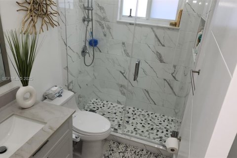 Снять в аренду виллу или дом в Майами, Флорида 2 спальни, 69.68м2, № 1992109 - фото 16