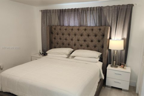 Снять в аренду виллу или дом в Майами, Флорида 2 спальни, 69.68м2, № 1992109 - фото 17