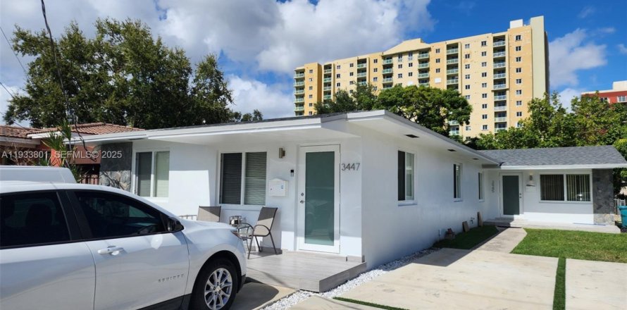 Дом в Майами, Флорида 2 спальни, 69.68м2 № 1992109