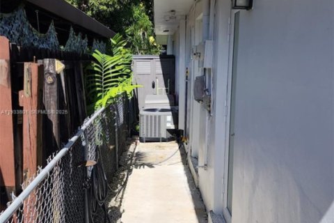 Снять в аренду виллу или дом в Майами, Флорида 2 спальни, 69.68м2, № 1992109 - фото 19