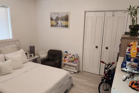 Снять в аренду виллу или дом в Майами, Флорида 2 спальни, 69.68м2, № 1992109 - фото 13