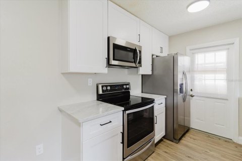 Commercial property in Lakeland, Florida 6 bedrooms, 211.35 sq.m. № 2112819 - photo 28