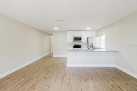 Commercial property in Lakeland, Florida 6 bedrooms, 211.35 sq.m. № 2112819 - photo 27