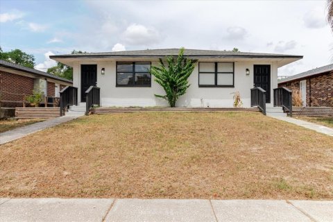 Commercial property in Lakeland, Florida 6 bedrooms, 211.35 sq.m. № 2112819