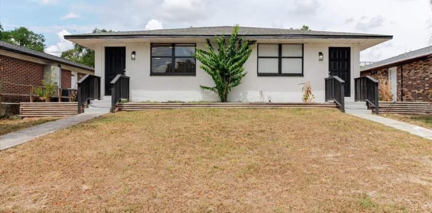 Commercial property in Lakeland, Florida 6 bedrooms, 211.35 sq.m. № 2112819