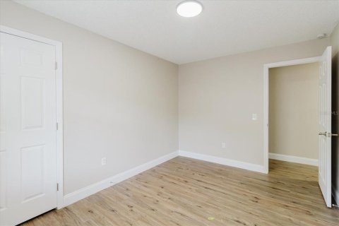 Commercial property in Lakeland, Florida 6 bedrooms, 211.35 sq.m. № 2112819 - photo 17