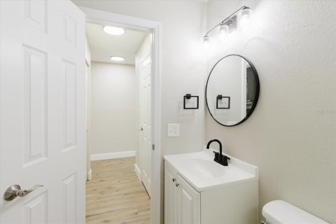 Commercial property in Lakeland, Florida 6 bedrooms, 211.35 sq.m. № 2112819 - photo 14
