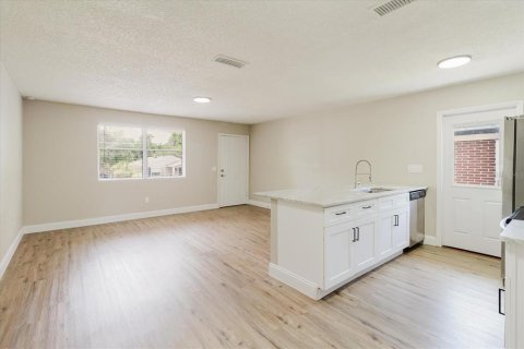 Commercial property in Lakeland, Florida 6 bedrooms, 211.35 sq.m. № 2112819 - photo 10