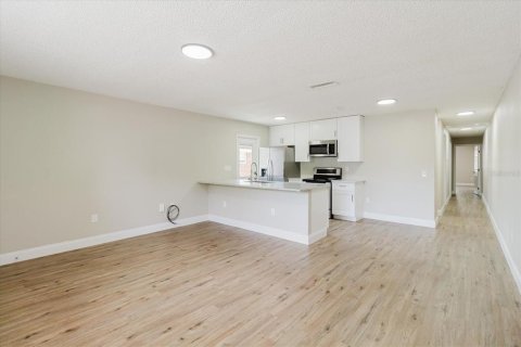 Commercial property in Lakeland, Florida 6 bedrooms, 211.35 sq.m. № 2112819 - photo 8