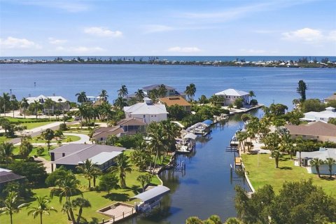 Villa ou maison à vendre à Placida, Floride: 2 chambres, 304.35 m2 № 2395573 - photo 5