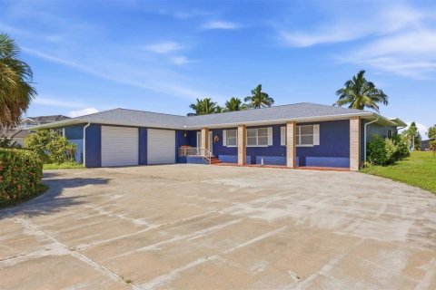 Villa ou maison à vendre à Placida, Floride: 2 chambres, 304.35 m2 № 2395573 - photo 2