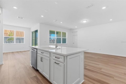 House in Wesley Chapel, Florida 4 bedrooms, 222.69 sq.m. № 2200649 - photo 4