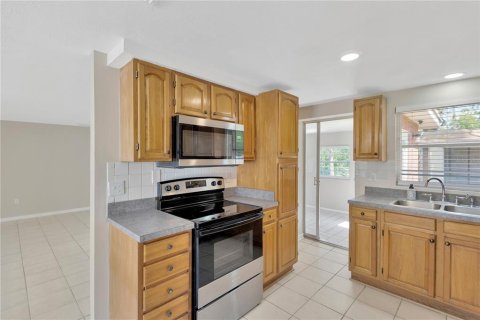 House in Tampa, Florida 2 bedrooms, 122.54 sq.m. № 1736267 - photo 7