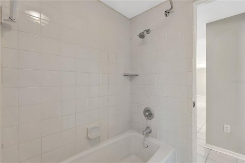 House in Tampa, Florida 2 bedrooms, 122.54 sq.m. № 1736267 - photo 21
