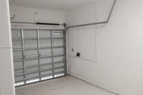 Townhouse in Homestead, Florida 3 bedrooms, 169.73 sq.m. № 1469565 - photo 25
