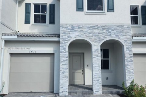 Townhouse in Homestead, Florida 3 bedrooms, 169.73 sq.m. № 1469565 - photo 1