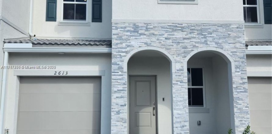 Townhouse in Homestead, Florida 3 bedrooms, 169.73 sq.m. № 1469565