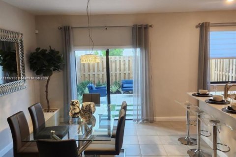 Townhouse in Homestead, Florida 3 bedrooms, 169.73 sq.m. № 1469565 - photo 23