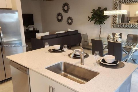 Townhouse in Homestead, Florida 3 bedrooms, 169.73 sq.m. № 1469565 - photo 20