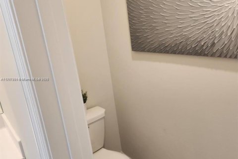 Townhouse in Homestead, Florida 3 bedrooms, 169.73 sq.m. № 1469565 - photo 11