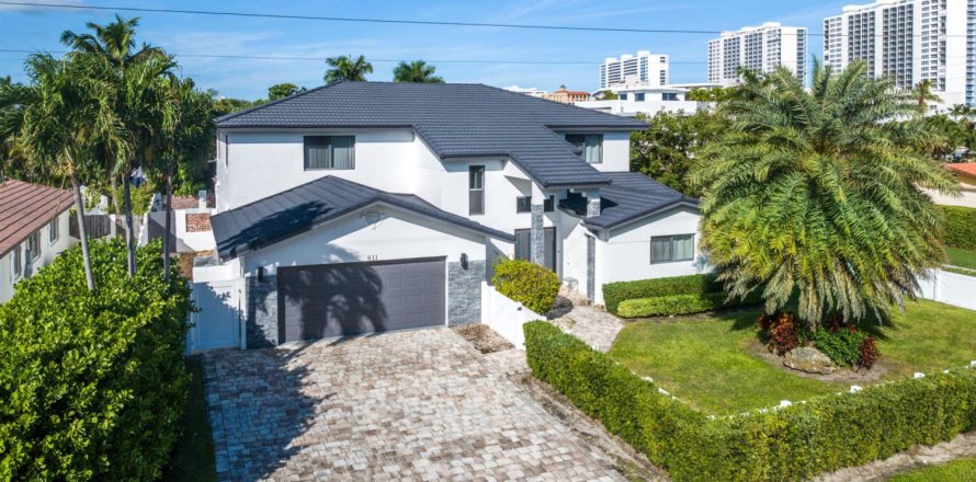 House in Boca Raton, Florida 6 bedrooms, 347.83 sq.m. № 512226