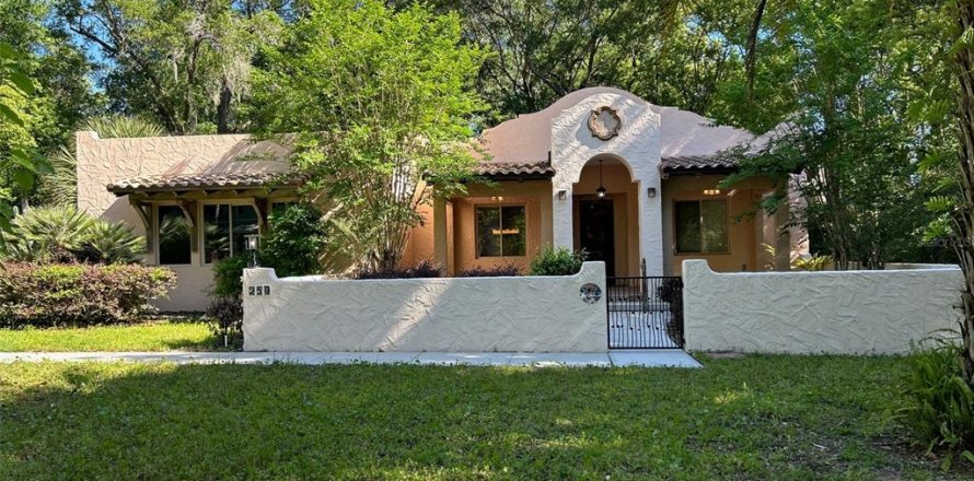 Villa ou maison à Lake Helen, Floride 3 chambres, 187.94 m2 № 2092571