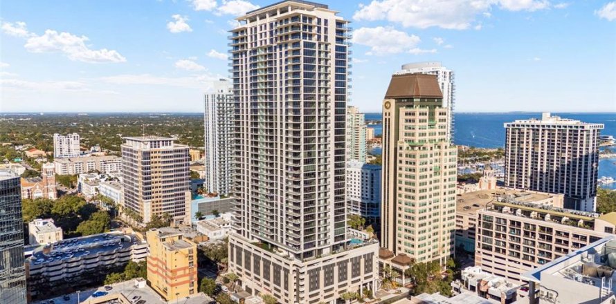 Condo à Saint Petersburg, Floride, 2 chambres  № 2232948