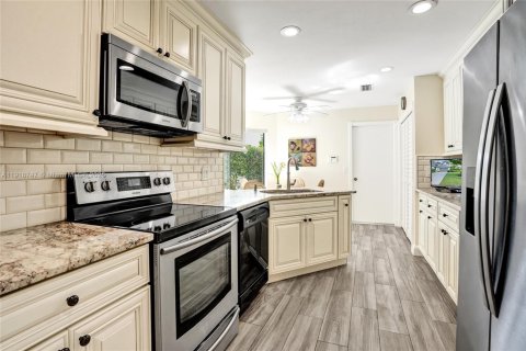 Купить таунхаус в Уэст-Палм-Бич, Флорида 3 спальни, 166.95м2, № 1972077 - фото 16