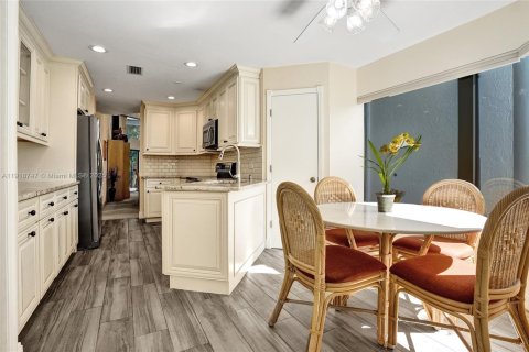 Купить таунхаус в Уэст-Палм-Бич, Флорида 3 спальни, 166.95м2, № 1972077 - фото 21